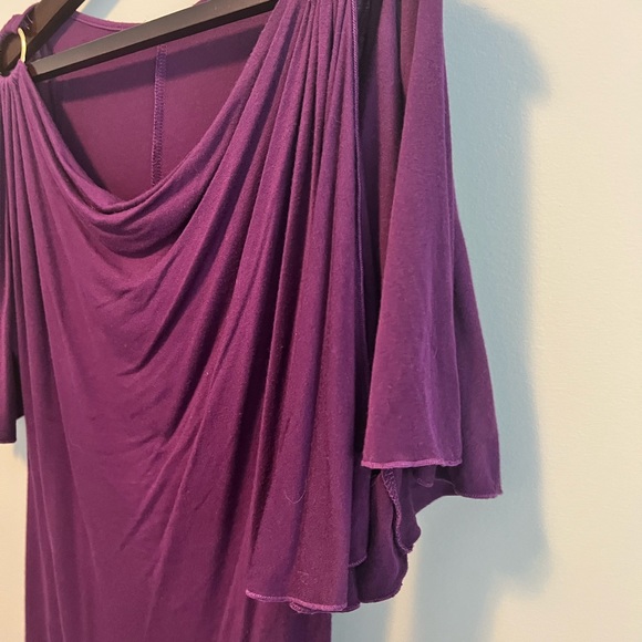 Purple godess sleeve top. Gold embellishment - Picture 4 of 5